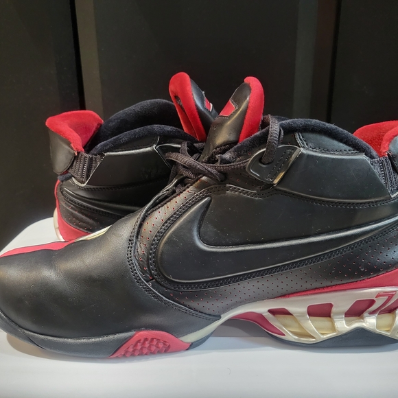 Nike Zoom Michael Vick 2 Black and Red Athletic Sneakers - Picture 6 of 8
